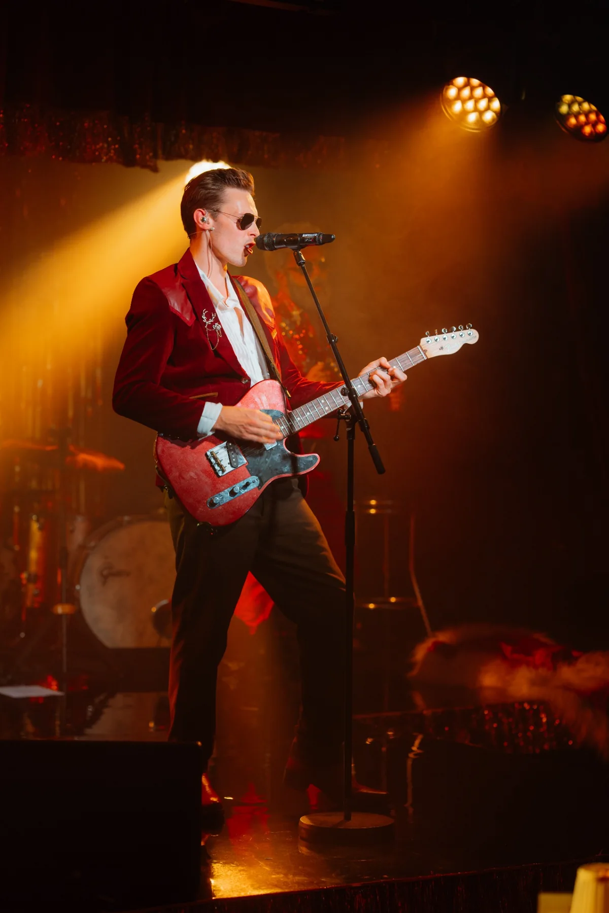 Live guitarist
